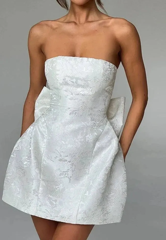 Alisayah - Flattering strapless dress