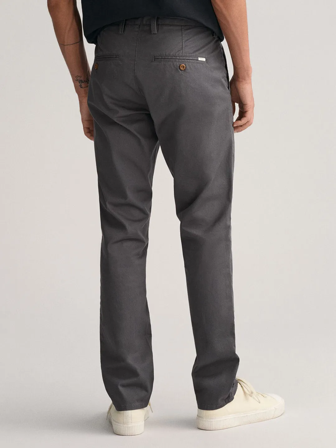 Gant Men Grey Solid Slim Fit Flat-Front Chinos